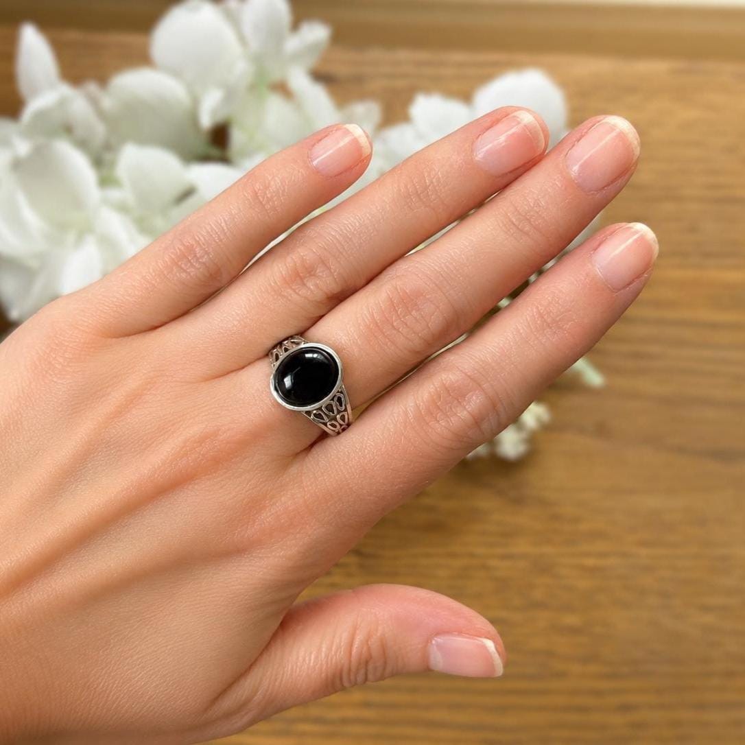 Vintage Whitby Jet Ring, Sterling Silver, London 1978 Hallmarked, UK S US 9