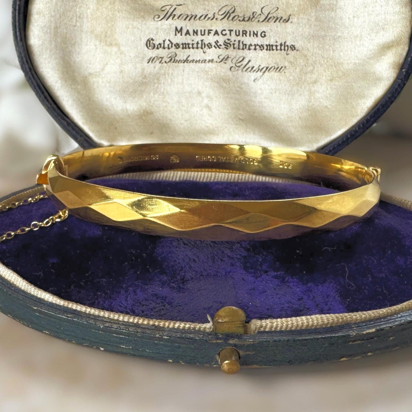 Vintage Fred Manshaw London 9ct Gold Metal Cored Diamond Cut Hinged Bangle