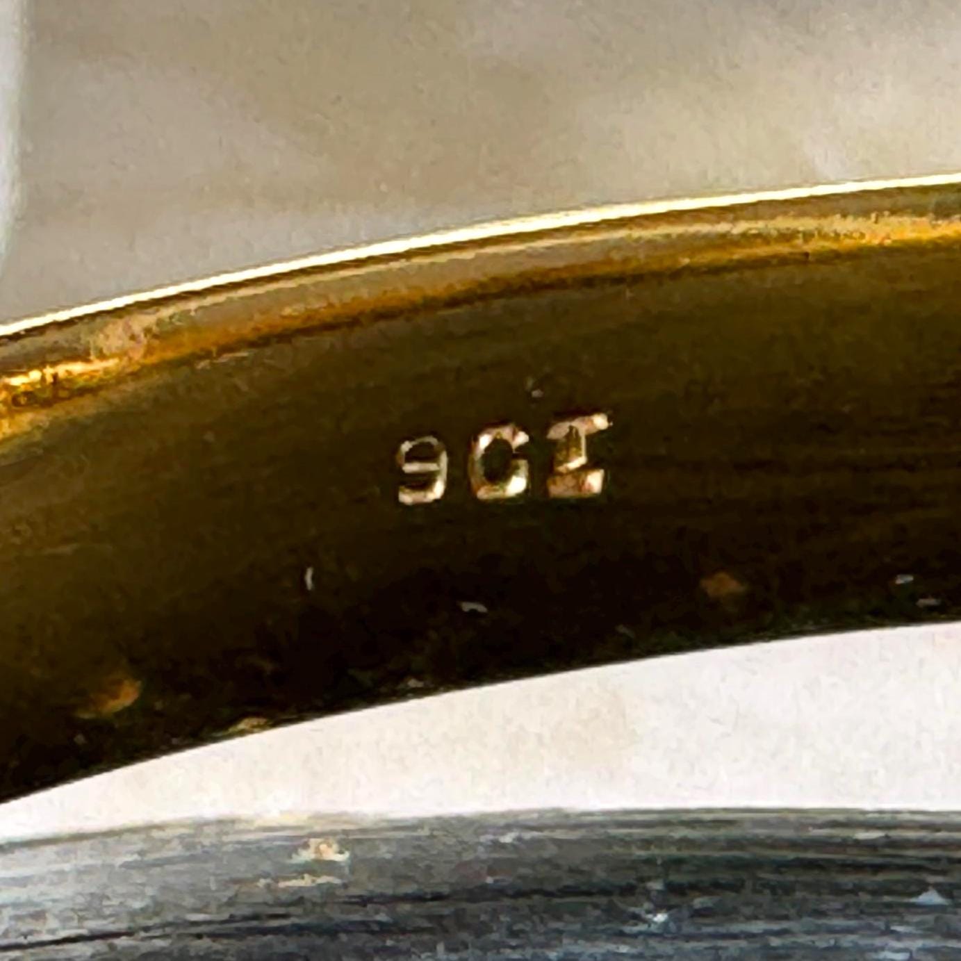 Vintage Fred Manshaw London 9ct Gold Metal Cored Diamond Cut Hinged Bangle