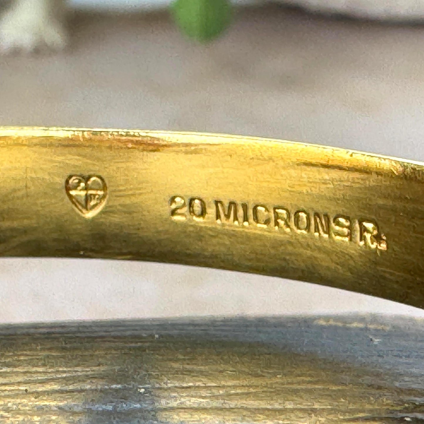 Vintage Fred Manshaw London 9ct Gold Metal Cored Diamond Cut Hinged Bangle