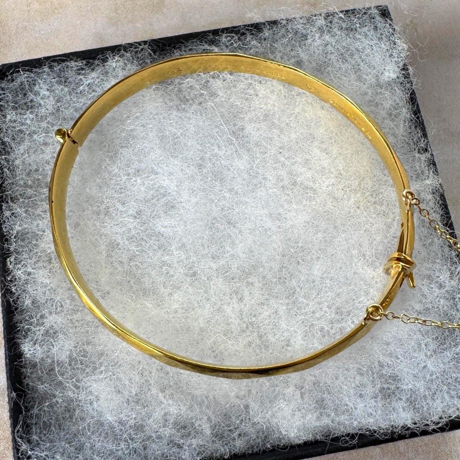 Vintage Fred Manshaw London 9ct Gold Metal Cored Diamond Cut Hinged Bangle