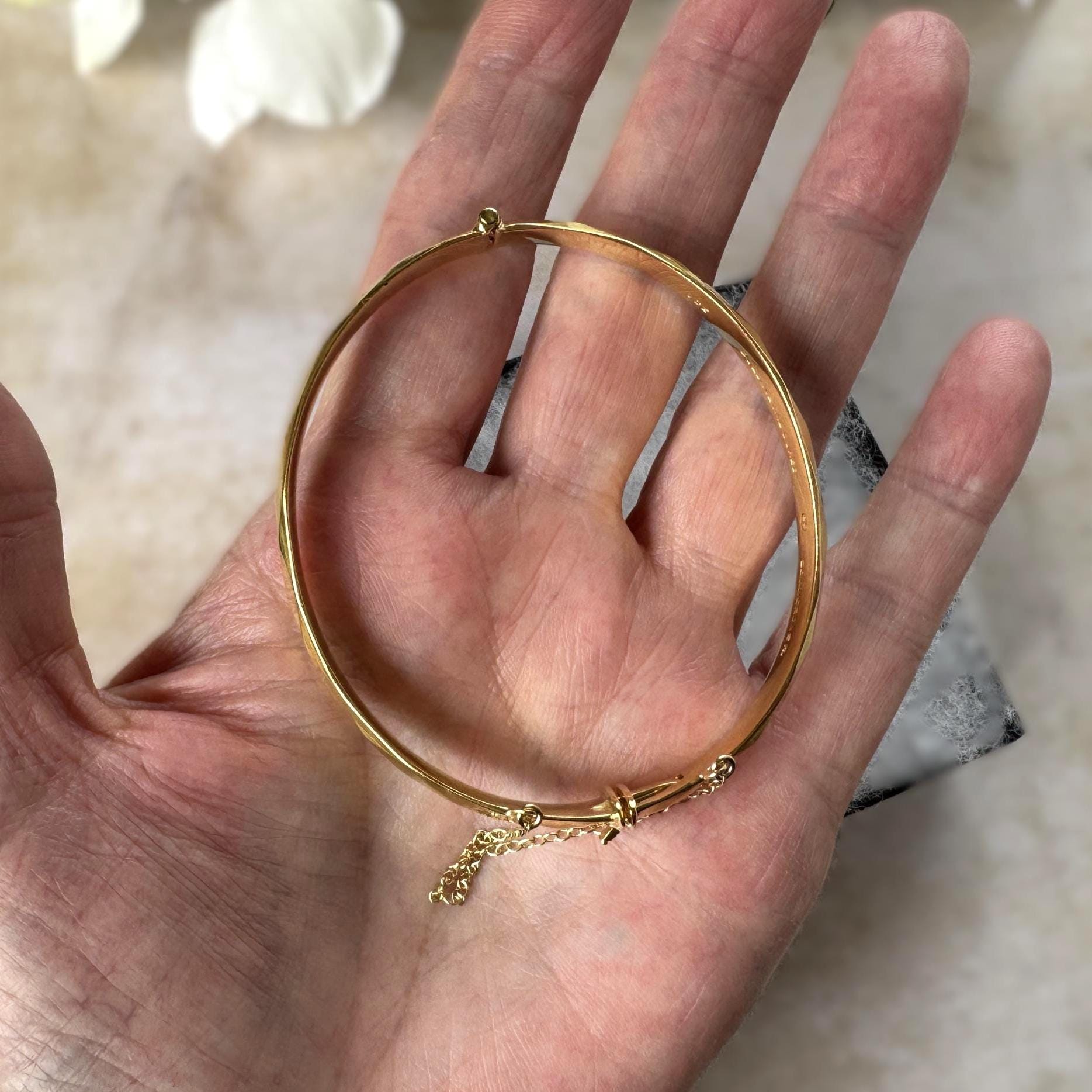 Vintage Fred Manshaw London 9ct Gold Metal Cored Diamond Cut Hinged Bangle