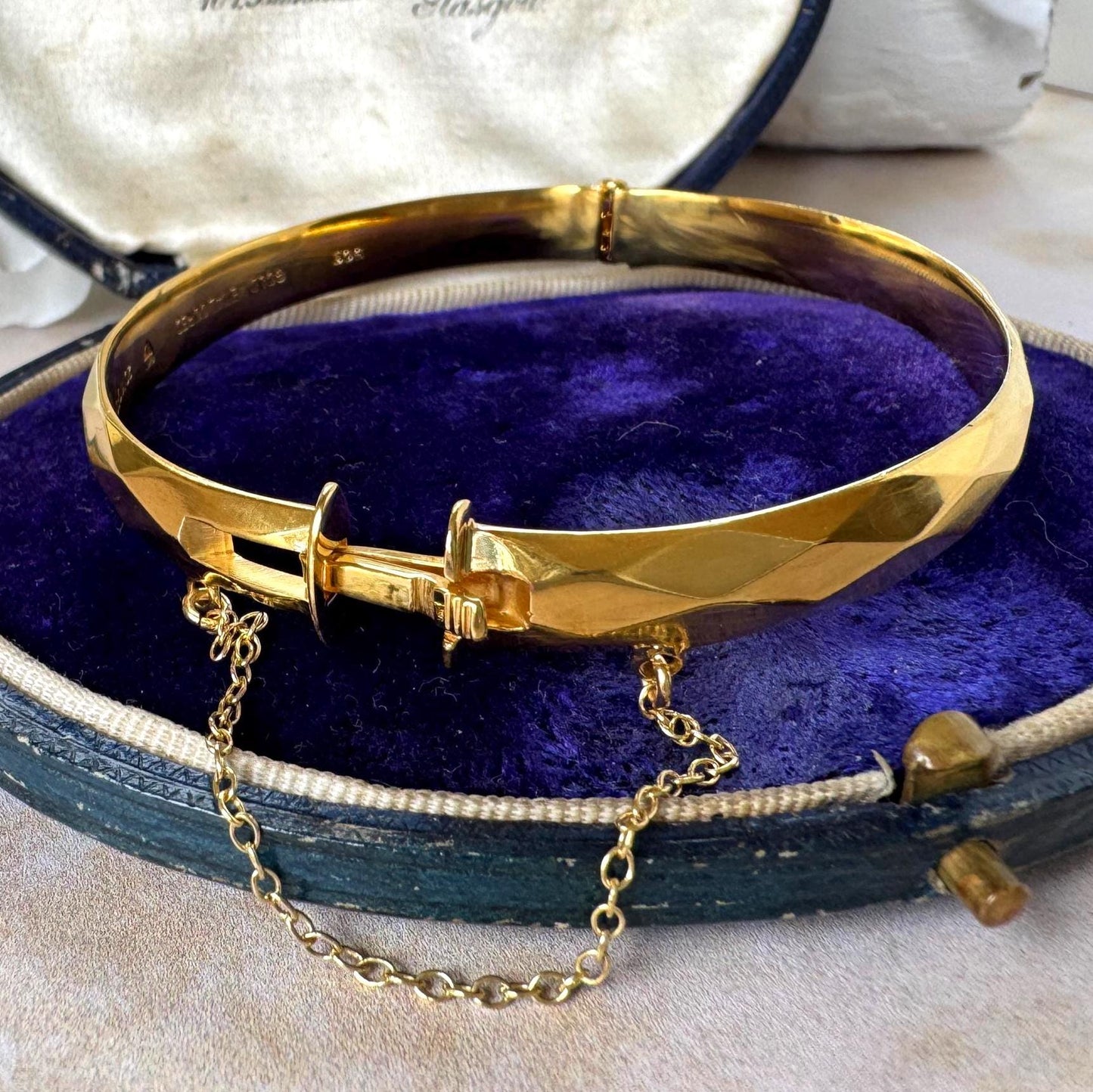 Vintage Fred Manshaw London 9ct Gold Metal Cored Diamond Cut Hinged Bangle
