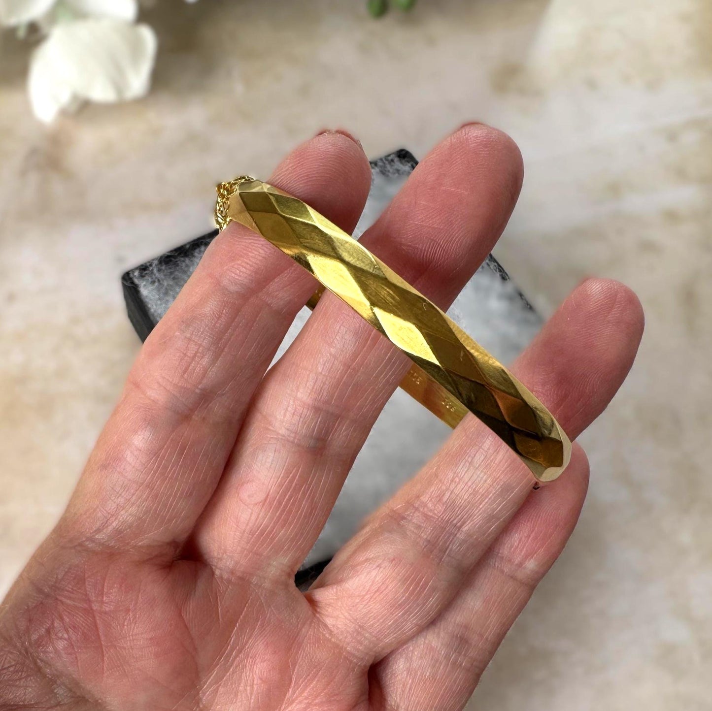 Vintage Fred Manshaw London 9ct Gold Metal Cored Diamond Cut Hinged Bangle