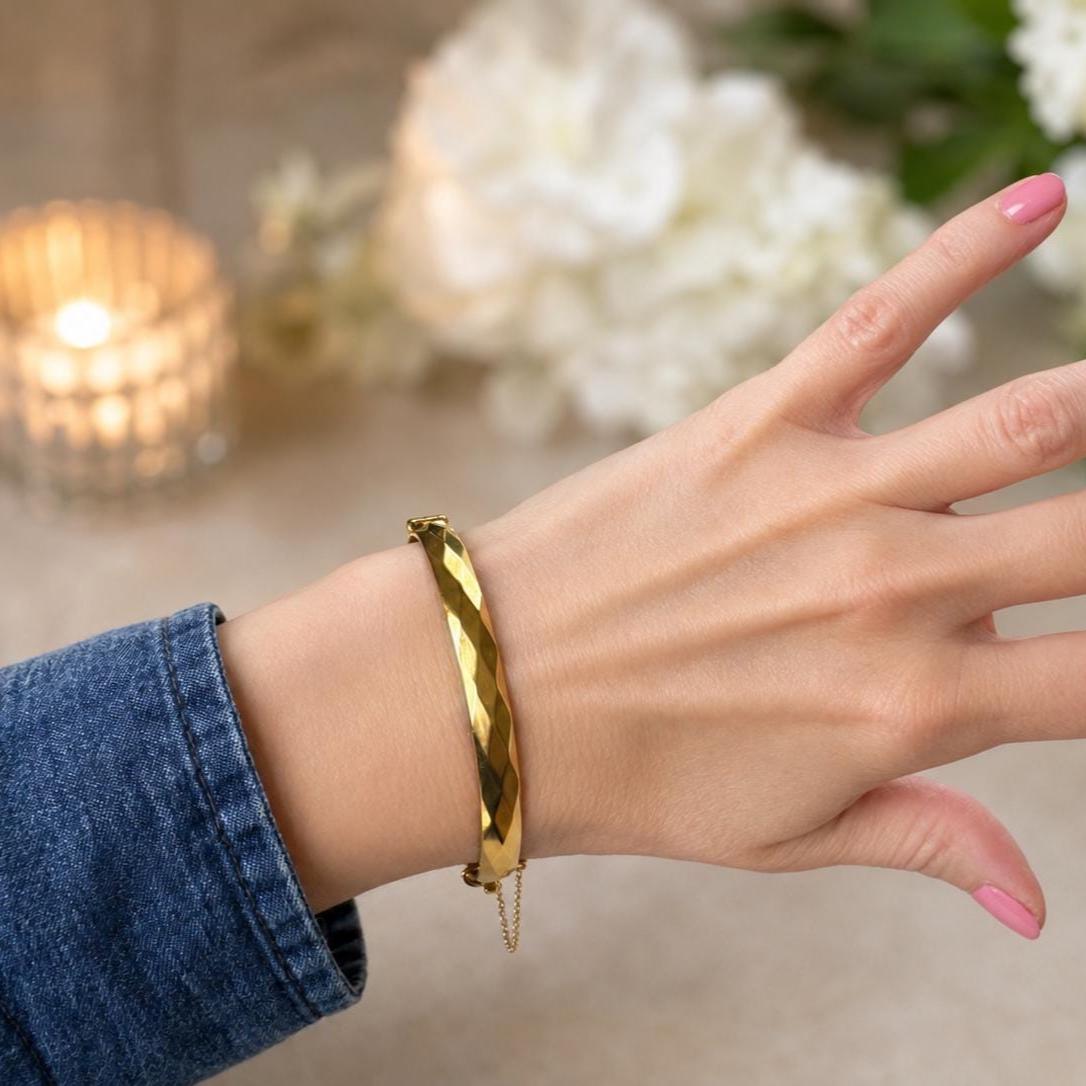 Vintage Fred Manshaw London 9ct Gold Metal Cored Diamond Cut Hinged Bangle