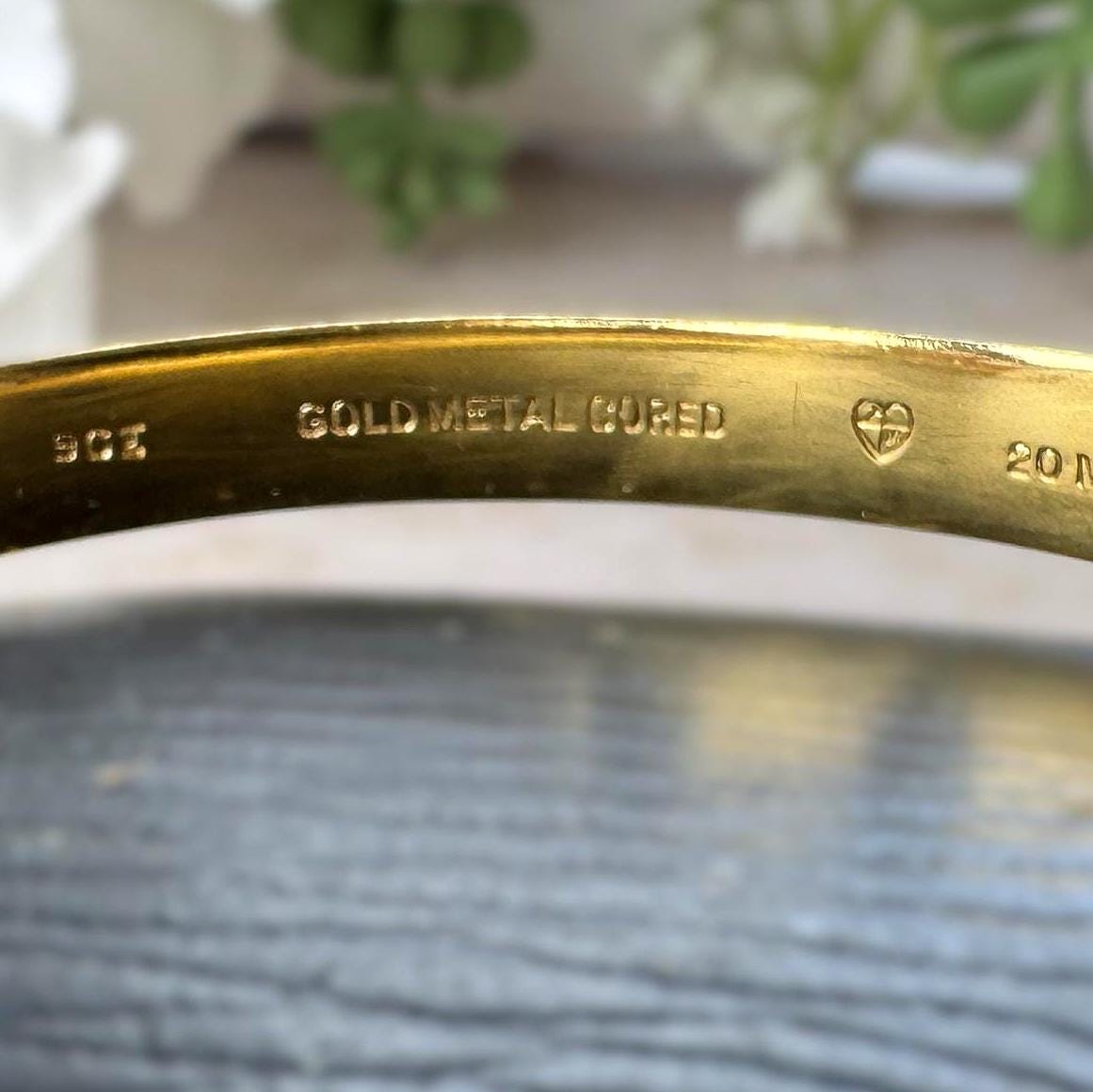 Vintage Fred Manshaw London 9ct Gold Metal Cored Diamond Cut Hinged Bangle