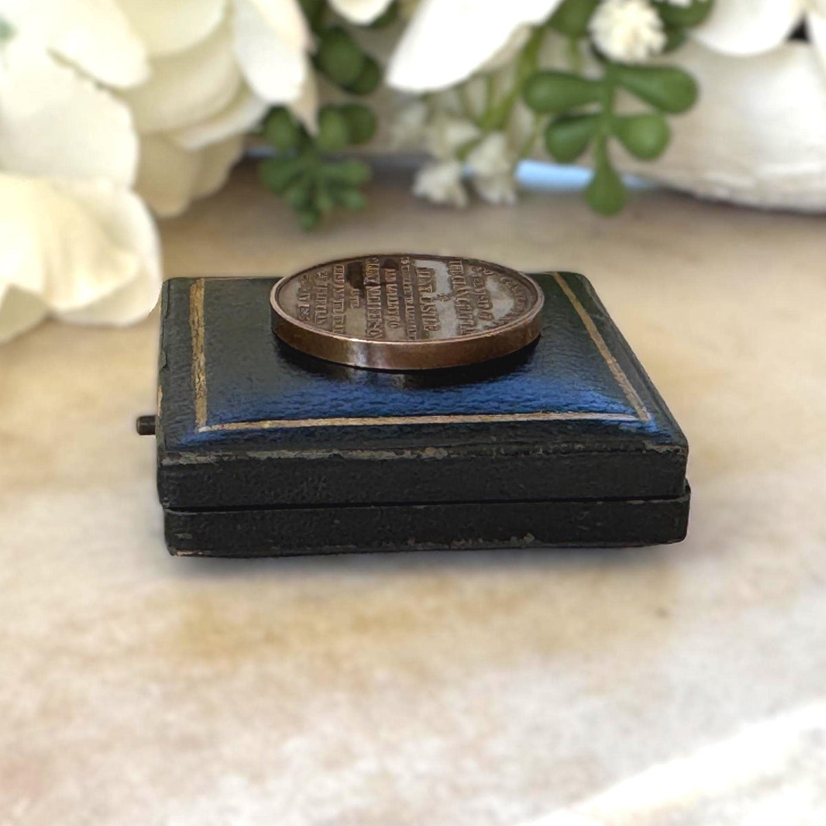 Antique Cased 1895 Bronze Medal Commemorating the Allegiance of Scottish Highland Clans Chattan and Macpherson