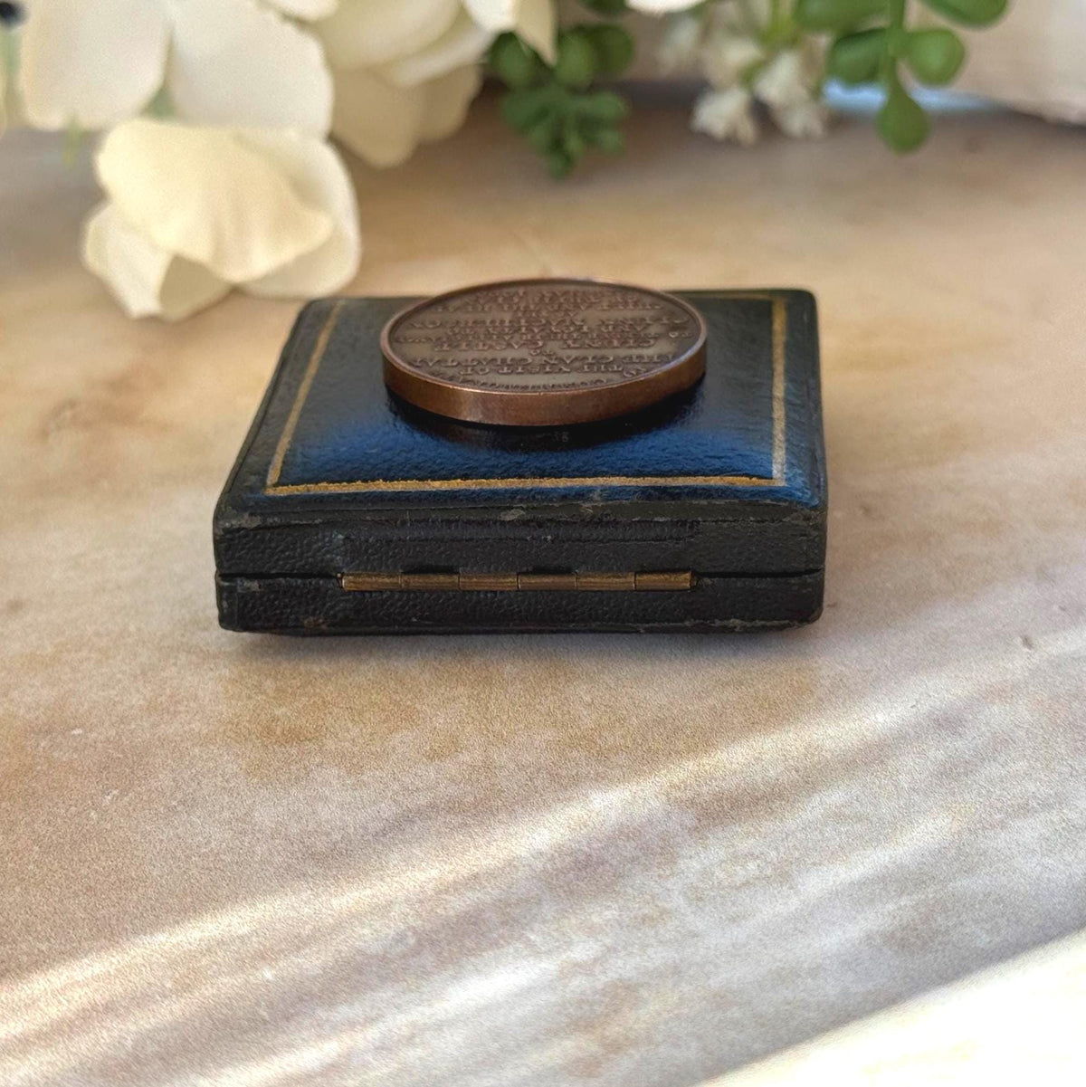 Antique Cased 1895 Bronze Medal Commemorating the Allegiance of Scottish Highland Clans Chattan and Macpherson