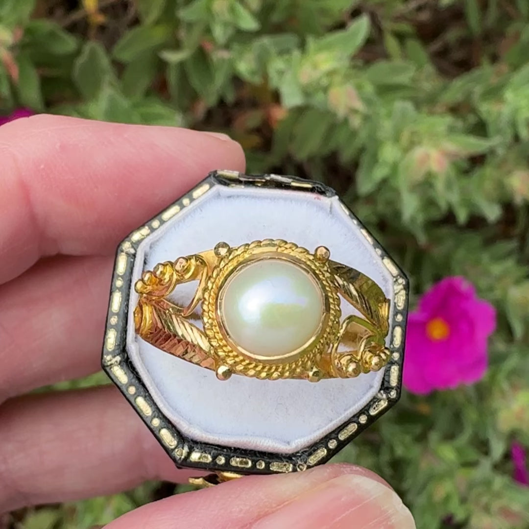 Vintage 22ct Yellow Gold Mabe Pearl Etruscan Style Ring