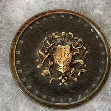 Charger et lire la vidéo dans la visionneuse de la Galerie, Extremely Rare Set of 6 'Jumbo' (40mm) Georgian Livery Buttons – Authenticated by the V&amp;A Museum, 1943
