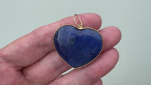 ギャラリービューアAntique Victorian 15ct Gold Carved Sodalite Love Heart Pendantに読み込んでビデオを見る
