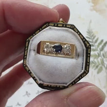 Charger et lire la vidéo dans la visionneuse de la Galerie, Vintage 9ct Gold Diamond &amp; Sapphire Modernist Trilogy Ring
