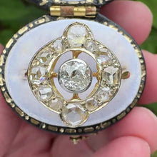 Charger et lire la vidéo dans la visionneuse de la Galerie, Victorian 18ct Gold Rose Cut Diamond Target Ring
