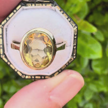 Charger et lire la vidéo dans la visionneuse de la Galerie, Vintage 9ct Gold Citrine Solitaire Ring
