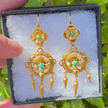 Cargar y reproducir el video en el visor de la galería, Antique Victorian 15ct Gold Forget-Me-Not Turquoise Drop Earrings
