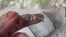 Laden und Abspielen von Videos im Galerie-Viewer, Vintage  Silver Articulated Fish Pendant Necklace
