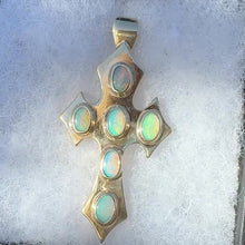 ギャラリービューアVintage 9ct Gold Opal Gothic Cross Pendant, Millennium Hallmarkedに読み込んでビデオを見る
