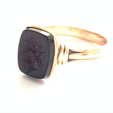 Cargar imagen en el visor de la galería, Georgian 15ct Gold Roman Seal Intaglio Ring

