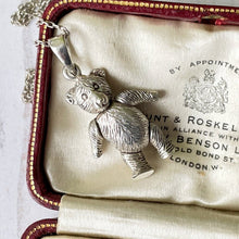 Cargar imagen en el visor de la galería, Vintage English Silver Articulated Teddy Bear Pendant
