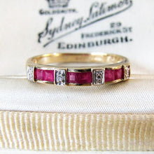 Cargar imagen en el visor de la galería, Vintage 9ct Gold Diamond &amp; Ruby Eternity Band Ring.
