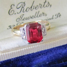 Carica l&#39;immagine nel visualizzatore di Gallery, Antique Art Deco 9ct Gold Emerald Cut Ruby Ring 
