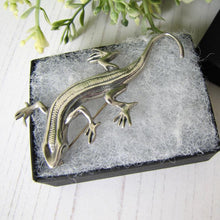 Cargar imagen en el visor de la galería, Vintage Sterling Silver Lizard Brooch, Mexico
