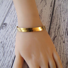 Load image into Gallery viewer, Italian 18ct Yellow Gold Omega Bracelet
