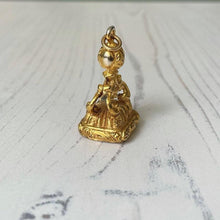 Cargar imagen en el visor de la galería, Georgian Gold Cased Steel Intaglio Fob Seal : Corona Fides
