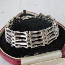 Cargar imagen en el visor de la galería, Vintage Silver Gate Bracelet With Heart Padlock, London 1979
