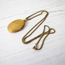 Load image into Gallery viewer, Victorian Style 9ct Gold Locket, 9ct Gold Serpentine Chain - MercyMadge
