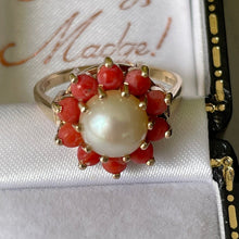 Cargar imagen en el visor de la galería, Vintage 9ct Gold, Pearl &amp; Red Coral Flower Ring.
