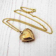 Carica l&#39;immagine nel visualizzatore di Gallery, Antique Kollmar &amp; Jourdan Rolled Gold Heart Locket
