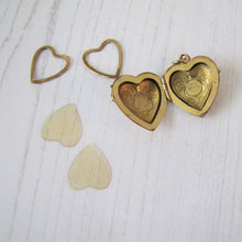 Load image into Gallery viewer, Antique Kollmar &amp; Jourdan Rolled Gold Heart Locket
