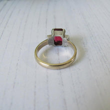 Carica l&#39;immagine nel visualizzatore di Gallery, Antique Art Deco 9ct Gold Emerald Cut Ruby Ring
