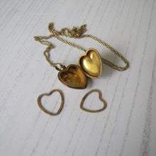Cargar imagen en el visor de la galería, Victorian 9ct Gold &amp; Pearl Heart Locket On Chain - MercyMadge
