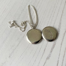 Load image into Gallery viewer, Vintage Engraved Silver Fan Locket
