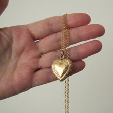 Cargar imagen en el visor de la galería, Antique Kollmar &amp; Jourdan Rolled Gold Heart Locket
