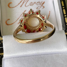 Cargar imagen en el visor de la galería, Vintage 9ct Gold, Pearl &amp; Red Coral Flower Ring.
