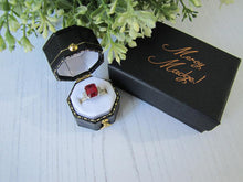 Cargar imagen en el visor de la galería, Antique Art Deco 9ct Gold Emerald Cut Ruby Ring 
