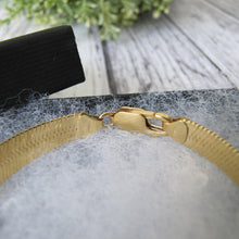 Cargar imagen en el visor de la galería, Vintage 18ct Yellow Gold Omega/Flat Snake Bracelet, Italy - MercyMadge

