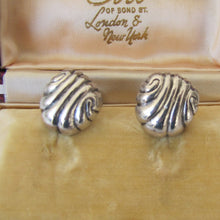 Cargar imagen en el visor de la galería, William Spratling 1940s Taxco Silver Shell Earrings - MercyMadge
