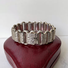 Cargar imagen en el visor de la galería, Antique Victorian Sterling Silver Book Chain Bracelet
