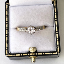 Cargar imagen en el visor de la galería, Art Deco 18ct Gold Spinel Solitaire Ring
