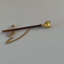 Cargar y reproducir el video en el visor de la galería, Antique Victorian 15ct Gold &amp; Diamond Brooch / Stock Pin In Original Fitted Case
