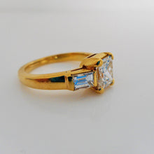 Cargar imagen en el visor de la galería, Vintage 18ct Gold Princess Cut Flawless Diamond Ring, Gazdar Of India. 3-Stone Diamond Engagement Ring &amp; Certificate. 2.09ct Diamond Ring
