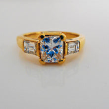 Cargar imagen en el visor de la galería, Vintage 18ct Gold Princess Cut Flawless Diamond Ring, Gazdar Of India. 3-Stone Diamond Engagement Ring &amp; Certificate. 2.09ct Diamond Ring
