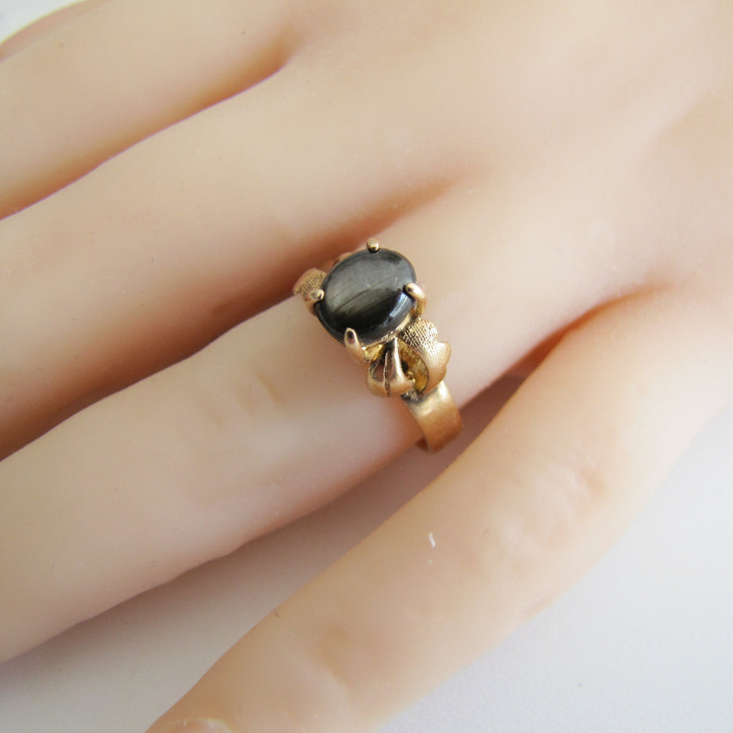 1940's Retro 14ct Gold Black Star Sapphire Ring. - MercyMadge