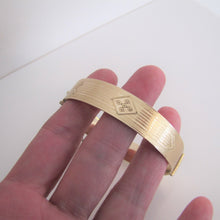Carica l&#39;immagine nel visualizzatore di Gallery, Antique 9ct Rolled Gold Engraved Bangle Bracelet. - MercyMadge
