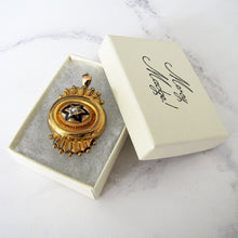 Cargar imagen en el visor de la galería, Victorian 15ct Gold Target Necklace Pendant, Locket Back - MercyMadge
