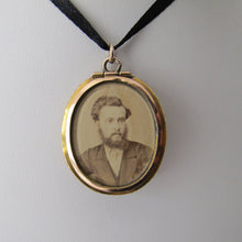 Cargar imagen en el visor de la galería, Victorian 15ct Gold Inlaid Pietra Dura Locket Pendant. - MercyMadge
